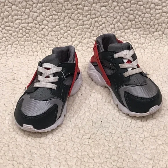 Nike Fashion Athletic Shoes
Toddler Boy or Girl Size 6
Smoke Free Home
Bundle & - Picture 2 of 13